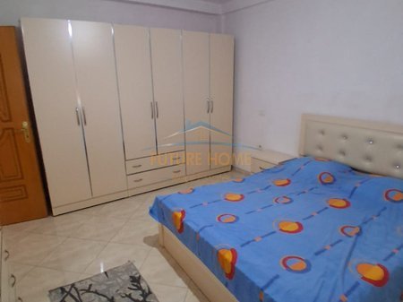 Tirane, jepet me qera shtepi Kati 5, 300 € 