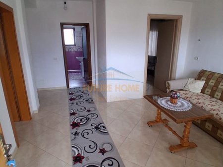Tirane, jepet me qera shtepi Kati 5, 300 € 