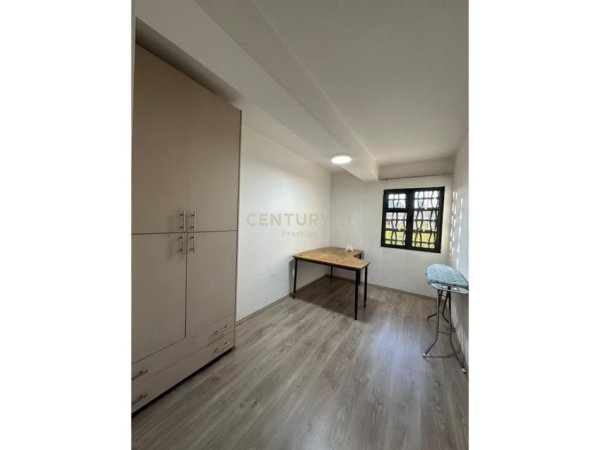 Tirane, jepet me qera apartament 2+1 Kati 5, 100 m² 450 € (Rr.Bardhyl)