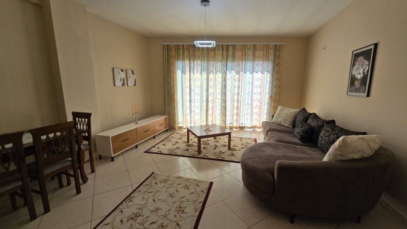 Tirane, jap me qera apartament 2+1+Ballkon Kati 6, 110 m² 450 € (Rruga Kongresi i Manastirit)