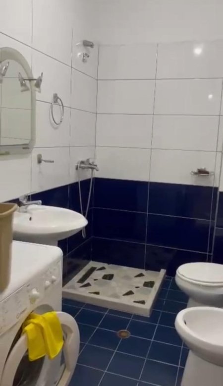 Tirane, jepet me qera apartament 1+1 Kati 4, 70 m² 400 € 