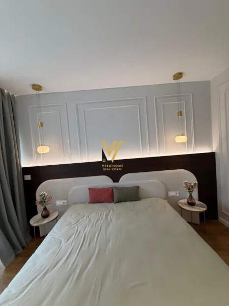 Tirane, jepet me qera apartament 2+1+Ballkon Kati 5, 120 m² 1.900 € (LIQENI ARTIFICIAL)