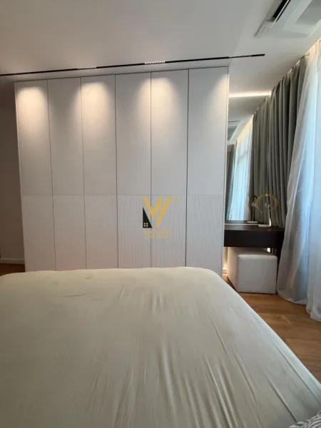 Tirane, jepet me qera apartament 2+1+Ballkon Kati 5, 120 m² 1.900 € (LIQENI ARTIFICIAL)