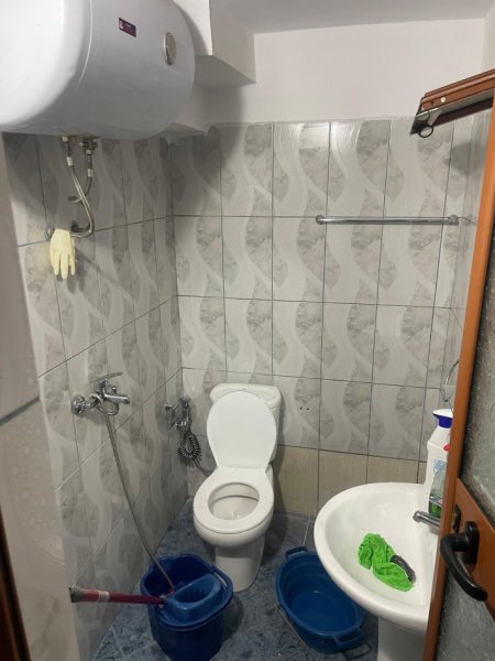 Tirane, jepet me qera garsonier Kati 1, 38 m² 350 € (5 MAJI)