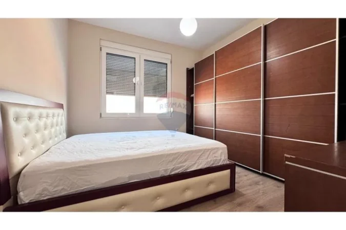 Tirane, jepet me qera apartament 1+1 , 70 m² 850 € (rruga abdi toptani)