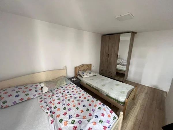 Tirane, jepet me qera apartament 1+1 Kati 0, 400 € 