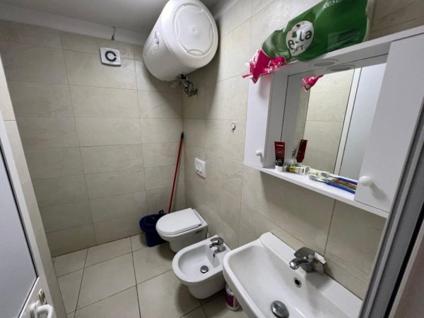 Tirane, jepet me qera apartament 1+1 Kati 0, 400 € 
