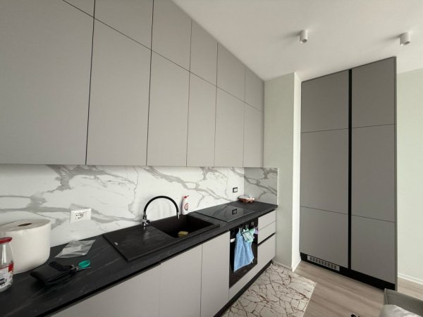 Tirane, jepet me qera apartament 1+1+Ballkon Kati 9, 50 m² 750 € (Rruga Riza Cerova)