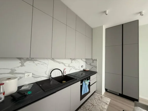 Tirane, jepet me qera apartament 1+1+Ballkon Kati 9, 50 m² 750 € (Rruga Riza Cerova)