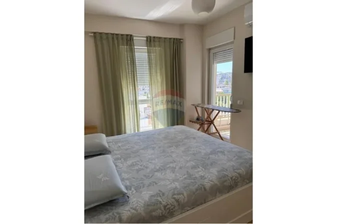 Tirane, jepet me qera 2+1 , 100 m² 750 € (rruga kavajes)