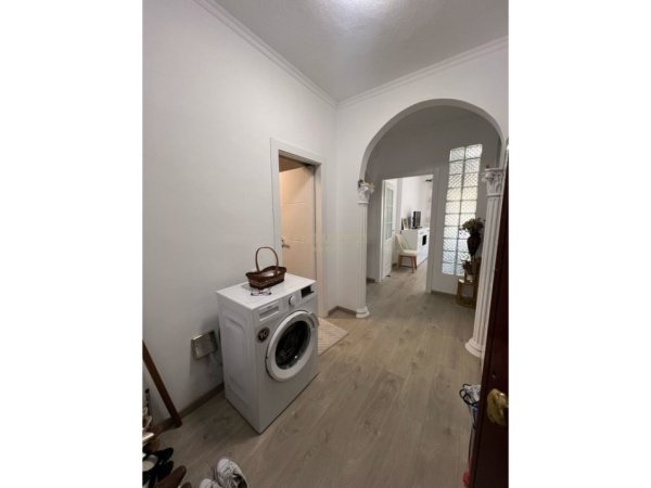 Tirane, jepet me qera apartament 1+1 Kati 3, 60 m² 550 € (Ne Brryl)