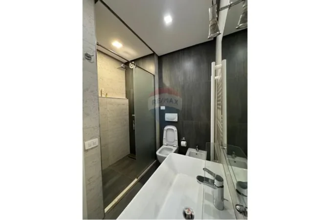 Tirane, jepet me qera apartament 2+1 , 100 m² 750 € (21 Dhjetori)