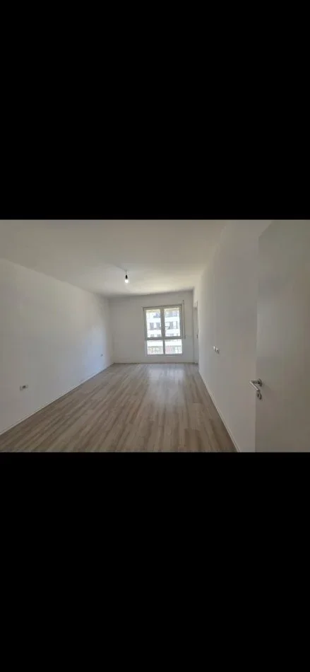 Tirane, shitet apartament 2+1+Ballkon Kati 2, 106 m² 168.000 € (Rruga 5 Maji)