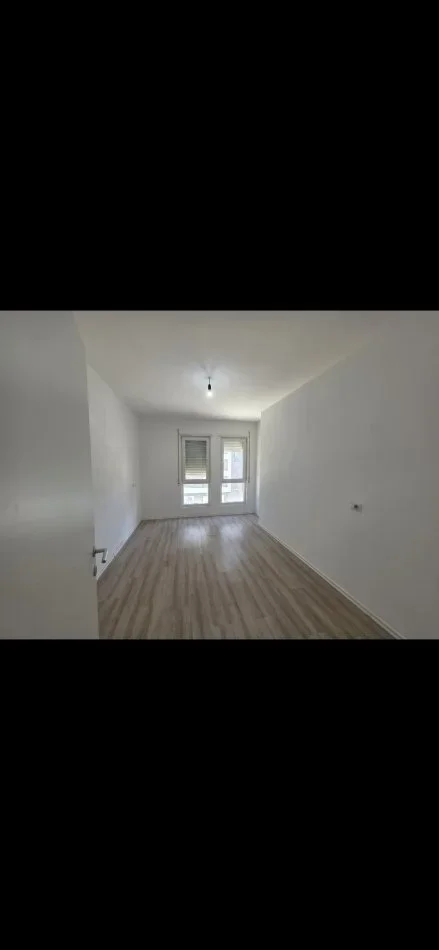 Tirane, shitet apartament 2+1+Ballkon Kati 2, 106 m² 168.000 € (Rruga 5 Maji)