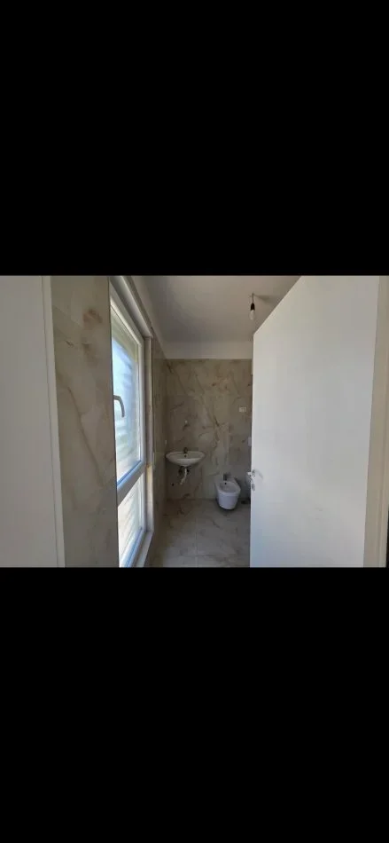 Tirane, shitet apartament 2+1+Ballkon Kati 2, 106 m² 168.000 € (Rruga 5 Maji)