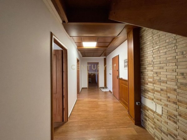 Tirane, shitet apartament 3+1 Kati 3, 160 m² 510.000 € (Bllok)