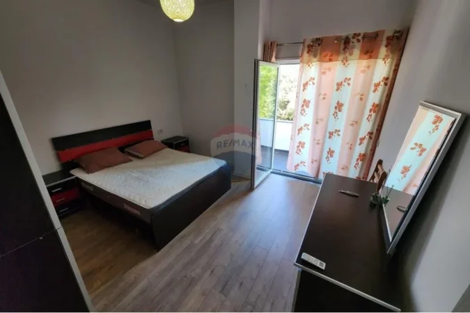 Tirane, jepet me qera apartament 2+1+Ballkon , 130 m² 800 € (Kopshti Botanik)