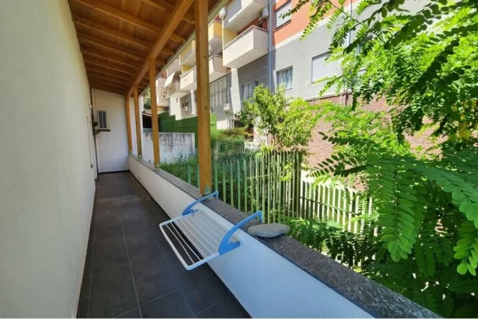 Tirane, jepet me qera apartament 2+1+Ballkon , 130 m² 800 € (Kopshti Botanik)