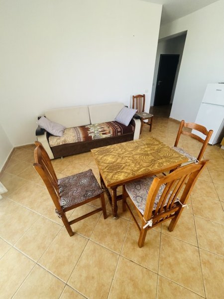 Vlore, jepet me qera apartament plazhista