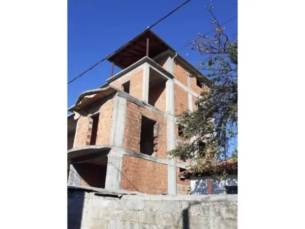 Tirane, shitet Vile 4+1+Ballkon Kati 0, 424 m² 215.000 € (Babrru)
