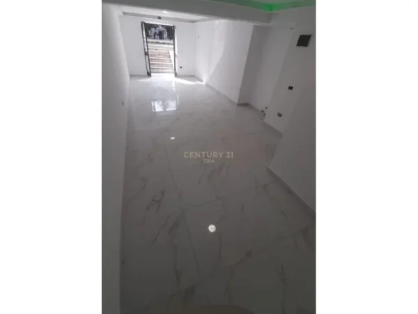 Tirane, jepet me qera dyqan Kati -1, 39 m² 600 € (Lulishte 1 Maji)