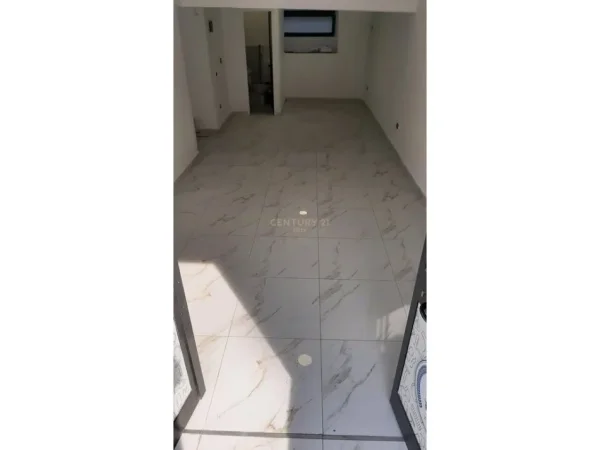 Tirane, jepet me qera dyqan Kati -1, 39 m² 600 € (Lulishte 1 Maji)