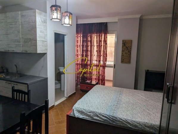Tirane, jepet me qera garsonier 1+1 Kati 2, 30 m² 350 € (21 DHJETORI)