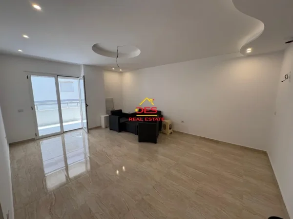 Vlore, shitet apartament 2+1+Ballkon Kati 5, 110 m² (Rruga Murat Tërbaci)