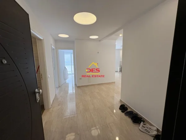 Vlore, shitet apartament 2+1+Ballkon Kati 5, 110 m² (Rruga Murat Tërbaci)