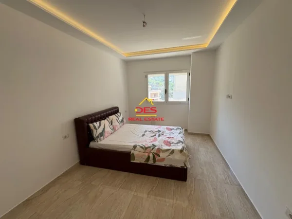 Vlore, shitet apartament 2+1+Ballkon Kati 5, 110 m² (Rruga Murat Tërbaci)
