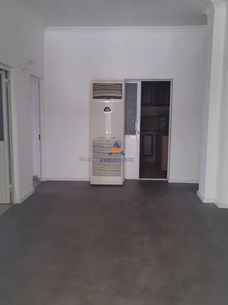 Tirane, jepet me qera ambjent biznesi Kati 1, 220 m² 1.600 € (RRUGA DRITAN HOXHA, LAPRAKE)