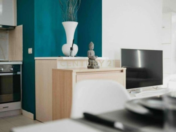 Tirane, jepet me qera apartament 1+1+Ballkon Kati 9, 57 m² 135.000 € (Usluga, Tiranë)