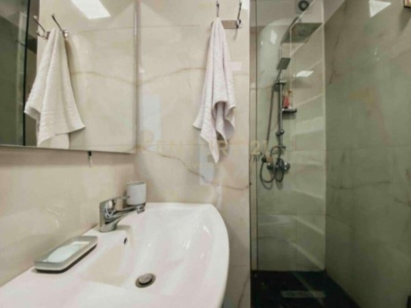 Tirane, jepet me qera apartament 1+1+Ballkon Kati 9, 57 m² 135.000 € (Usluga, Tiranë)