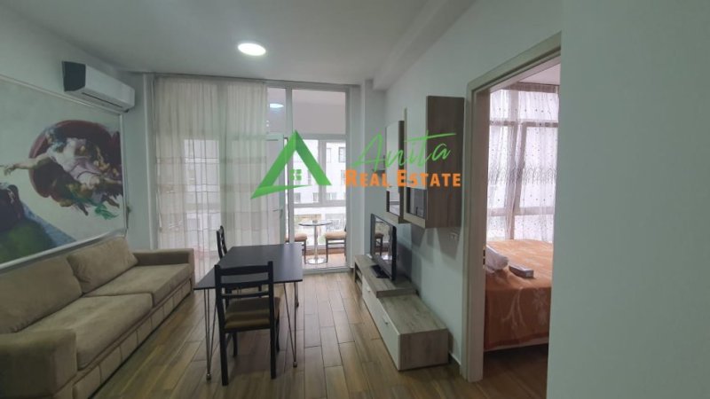 Tirane, jepet me qera apartament 1+1+Ballkon Kati 3, 60 m² 570 € (Komuna e Parisit)