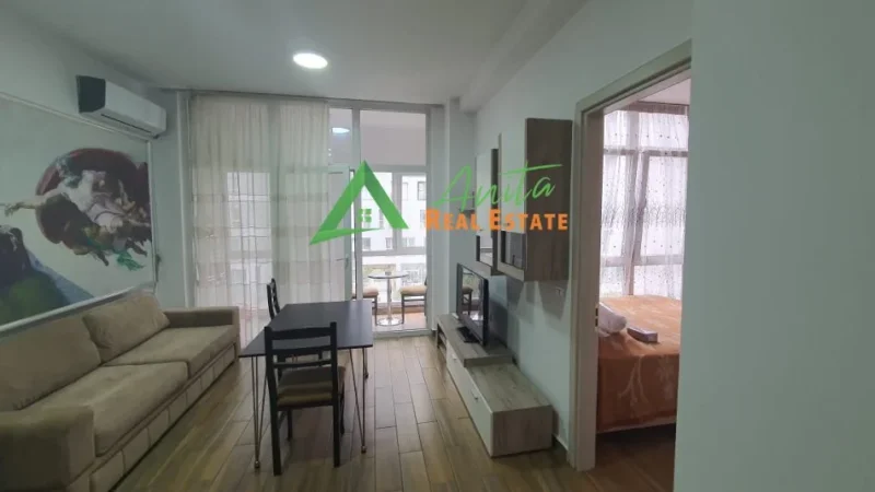 Tirane, jepet me qera apartament 1+1+Ballkon Kati 3, 60 m² 570 € (Komuna e Parisit)