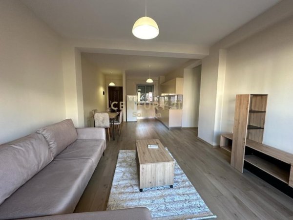 Tirane, jepet me qera apartament 2+1+Aneks+Ballkon Kati 2, 110 m² 400 € (Rr.Pinare)