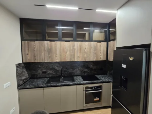 Tirane, jepet me qera apartament 1+1 Kati 2, 74 m² 650 € (Ish Stacioni i Trenit)