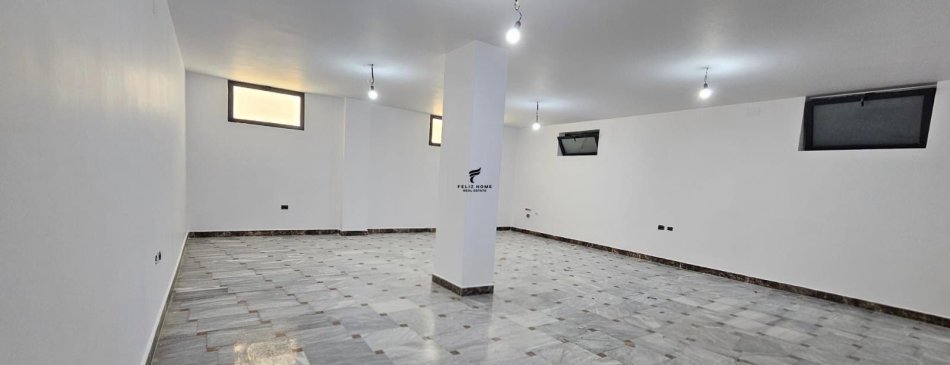 Tirane, jepet me qera dyqan Kati 0, 200 m² 4.000 € (BLLOK)