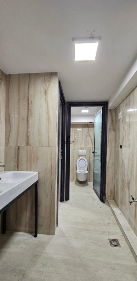 Tirane, jepet me qera dyqan Kati 0, 200 m² 4.000 € (BLLOK)