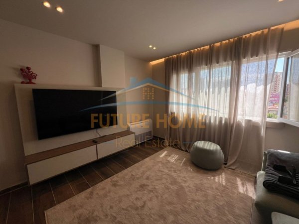 Tirane, jepet me qera apartament 1+1 Kati 3, 79 m² 800 € (pazari i ri)