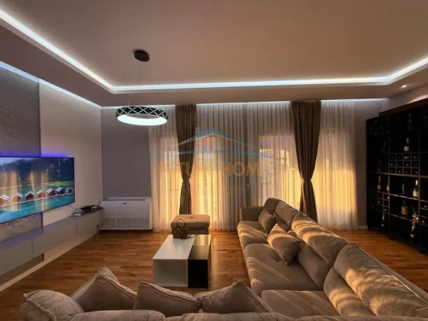 Tirane, shitet apartament 2+1+Aneks+Ballkon Kati 5, 260 m² 300.000 € (Qesarak)
