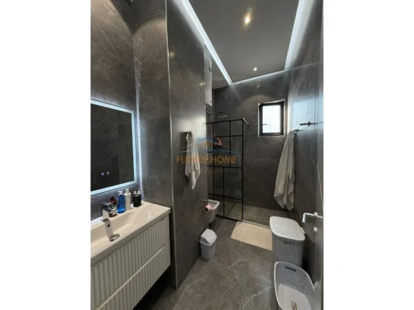 Tirane, shitet apartament 2+1+Aneks+Ballkon Kati 5, 260 m² 300.000 € (Qesarak)