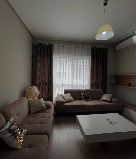 Tirane, shitet apartament 1+1+Ballkon Kati 5, 83 m² 165.000 € (Kopshti botanik)