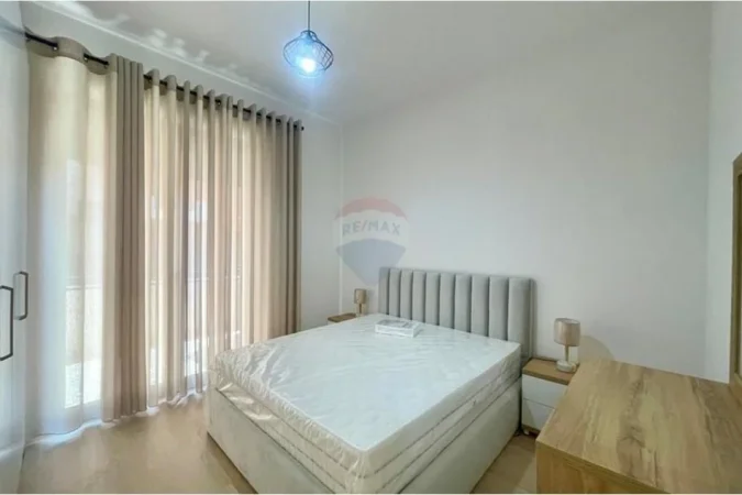Tirane, jepet me qera apartament 1+1 Kati 2, 74 m² 800 € (Kompleksi Delijorgji)