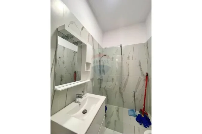 Tirane, jepet me qera apartament 1+1 Kati 2, 74 m² 800 € (Kompleksi Delijorgji)