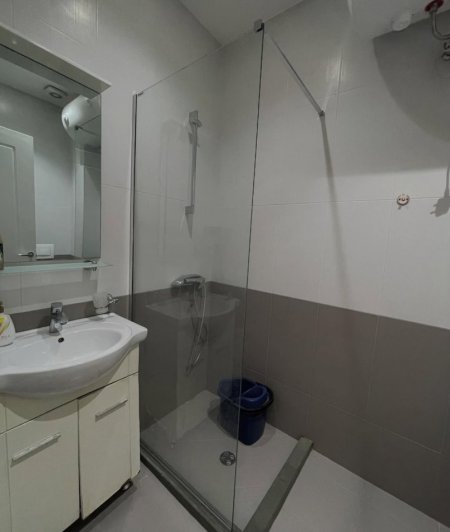 Tirane, shitet apartament 1+1+Ballkon Kati 5, 83 m² 165.000 € (Kopshti botanik)