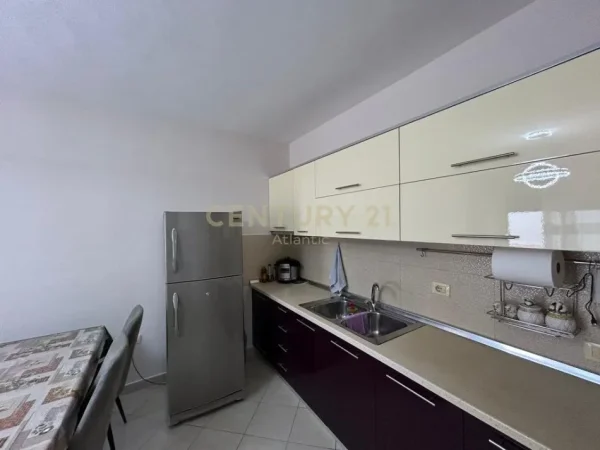 Durres, jap me qera apartament 1+1+Ballkon Kati 2, 65 m² 450 € (plazh stacioni i pare)