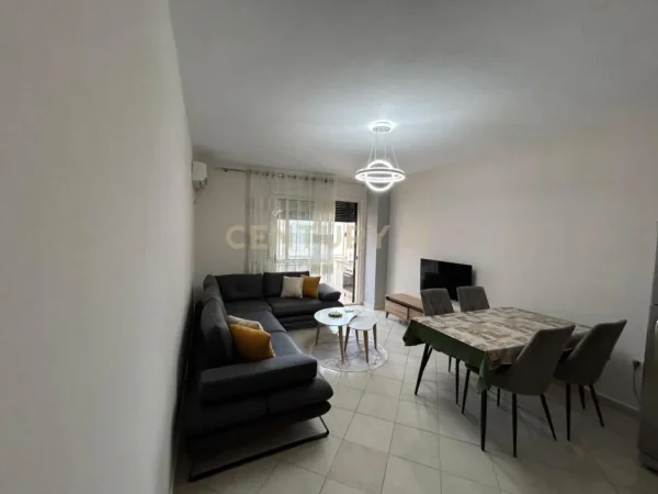 Durres, jap me qera apartament 1+1+Ballkon Kati 2, 65 m² 450 € (plazh stacioni i pare)
