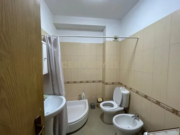 Durres, jap me qera apartament 1+1+Ballkon Kati 2, 65 m² 450 € (plazh stacioni i pare)