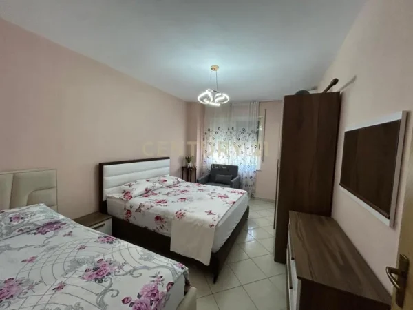 Durres, jap me qera apartament 1+1+Ballkon Kati 2, 65 m² 450 € (plazh stacioni i pare)